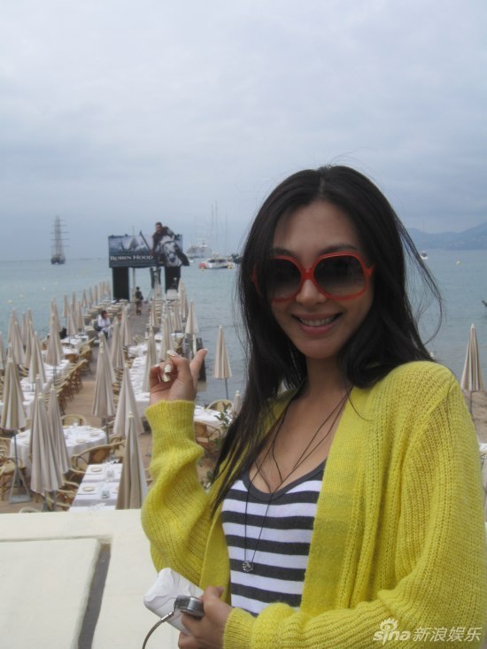 fellow castmate li fei er dress...